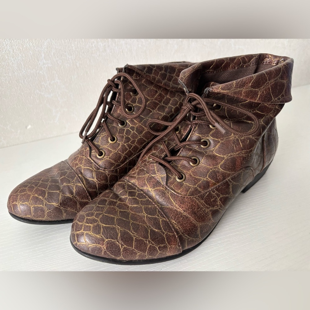 Comfortview | Brown Crocodile Textured Boots| Size 7M - Picture 2 of 6